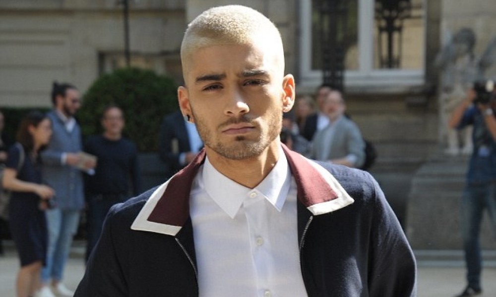 Zayn-Malik-Blond-Buzzcut-Hairstyle-Valentino-Spring-2016-Show-Style-Picture-1000x600
