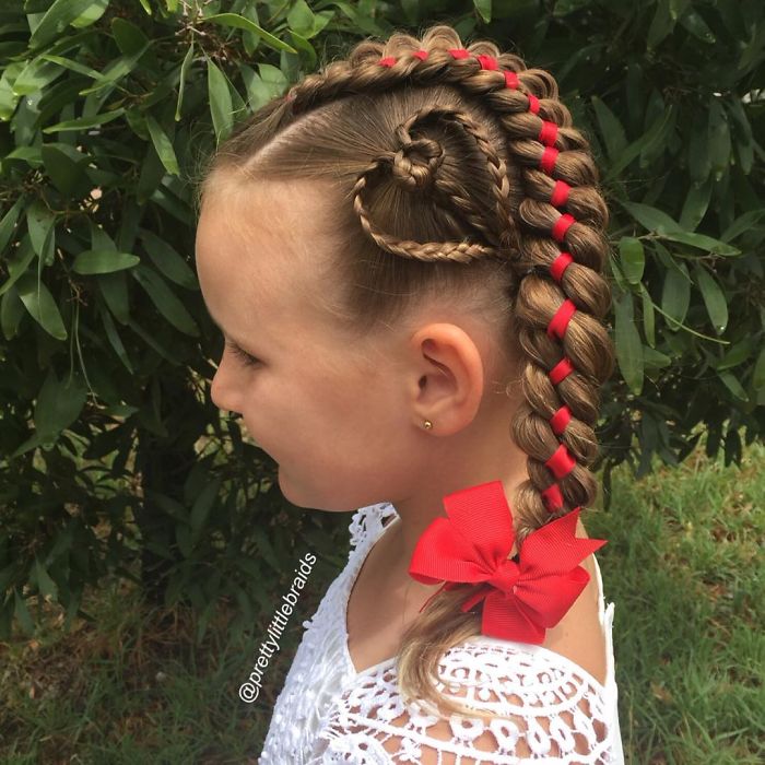 mom-braids-unbelievably-intricate-hairstyles-every-morning-before-school-4__700