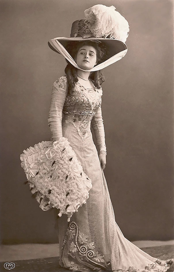 vintage-women-beauty-1900-1910-94__605