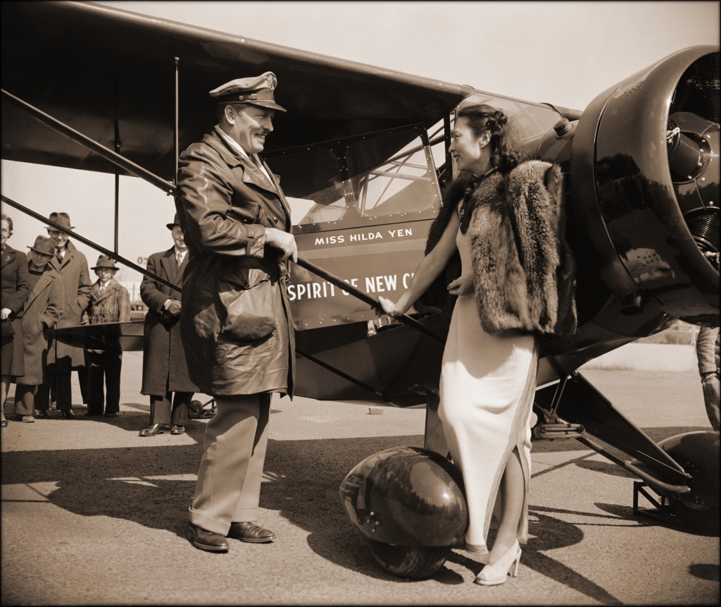 Chinese_Aviatrix_Receives_Gift_Of_New_Plane_From_Colonel_Roscoe_Turner,_Washington,_D.C._(1939)_Harris_&_Ewing_(RESTORED)_(4095496200)