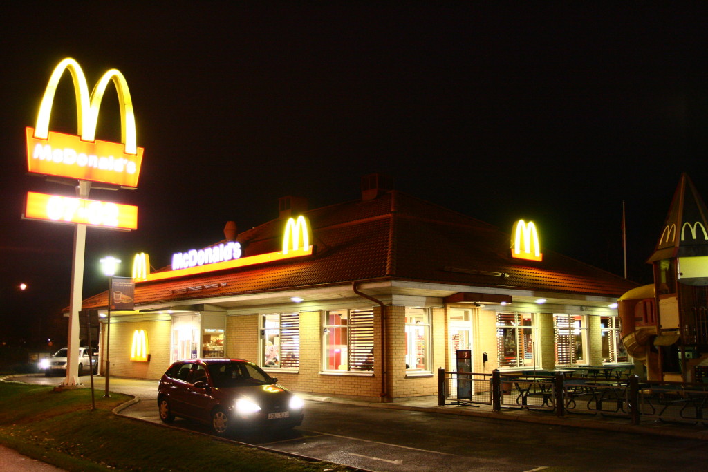 LA2_McDonalds_Vallarondellen_natt