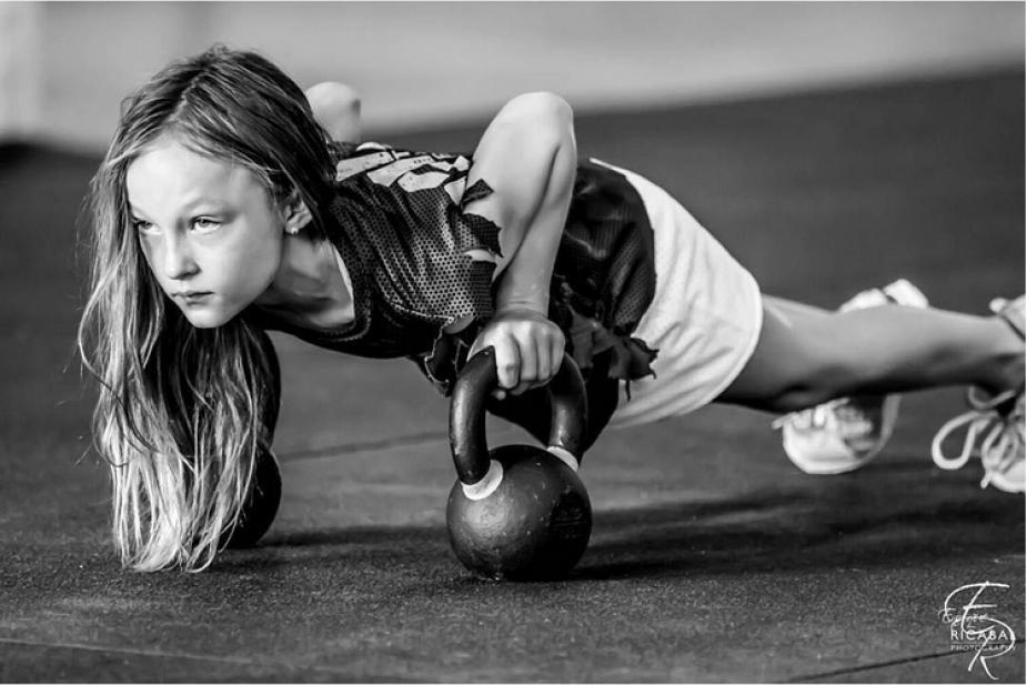 assets-2016-9_year_old_girl_Milla_Bizzotto_is_the_youngest_competitor_in_a_24_hour_US_Navy_seal_obstacle_race_544451778