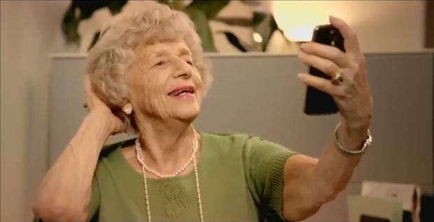old-people-taking-selfies-8