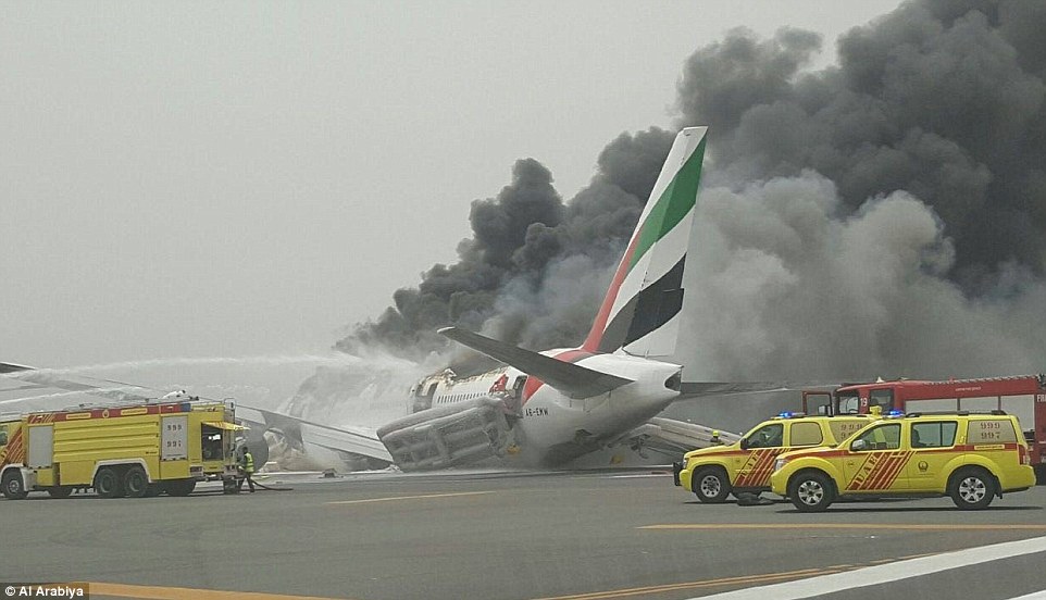 36D509C800000578-3721366-Emergency_An_Emirates_passenger_jet_has_crash_landed_at_Dubai_Ai-a-62_1470218100968