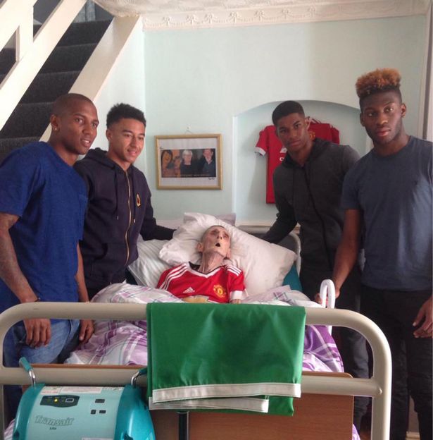 Manchester-United-football-stars-visit-frail-fan-at-his-bedside