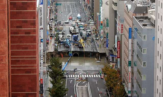 福岡博多車站「塌陷巨洞」過一週後,日本:「哪裡有洞?」。效率比台灣高N倍!% 照片 福岡博多車站「塌陷巨洞」過一週後,日本:「哪裡有洞?」。效率比台灣高N倍!