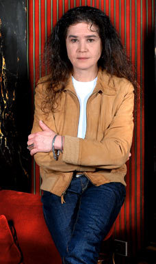 048mariaschneider_228x386