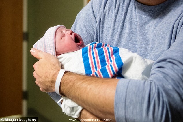3b29b27a00000578-4012070-their_daughter_swaddled_in_a_blue_and_red_striped_wrap_opened_he-a-1_1481178003021