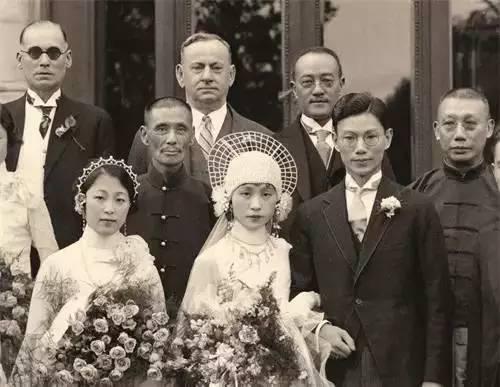 111歲的她兩度喪夫還罹患絕症,她依然「穿旗袍加高跟鞋」跑趴!長壽秘訣:「被上帝忘了」。% 照片 111歲的她兩度喪夫還罹患絕症,她依然「穿旗袍加高跟鞋」跑趴!長壽秘訣:「被上帝忘了」。