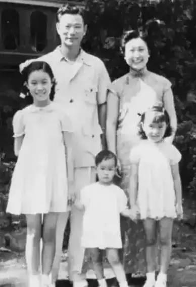 111歲的她兩度喪夫還罹患絕症,她依然「穿旗袍加高跟鞋」跑趴!長壽秘訣:「被上帝忘了」。% 照片 111歲的她兩度喪夫還罹患絕症,她依然「穿旗袍加高跟鞋」跑趴!長壽秘訣:「被上帝忘了」。