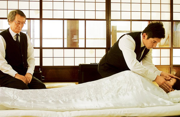 %e4%bb%96%e6%8a%8a%e5%a6%bb%e5%ad%90%e9%aa%a8%e7%81%b0%e5%b8%b6%e5%9b%9e%e5%ae%b6%e9%84%89%ef%bc%8c%e4%b8%8a%e9%a3%9b%e6%a9%9f%e5%be%8c%e3%80%8c%e7%a9%ba%e5%a7%90%e7%82%ba%e4%bb%96%e5%81%9a%e7%9a%84