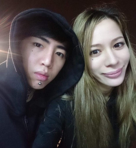 謝和弦解釋躁鬱症亂發作被老婆嗆「不好笑!」,台上跟吳宗憲鞠躬道歉。吳宗憲:和弦哥,小憲憲不會讓你失望的% 照片 謝和弦解釋躁鬱症亂發作被老婆嗆「不好笑!」,台上跟吳宗憲鞠躬道歉。吳宗憲:和弦哥,小憲憲不會讓你失望的