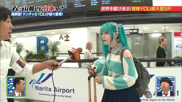 日本節目機場攔截「超萌俄羅斯版初音未來」,採訪經過「呆傻甜模樣」融化全日本,唱歌更是驚人!% 照片 日本節目機場攔截「超萌俄羅斯版初音未來」,採訪經過「呆傻甜模樣」融化全日本,唱歌更是驚人!