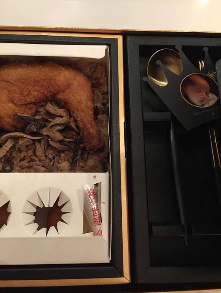 豬隊友來了!陶晶瑩喜收油飯祝賀「出包」...周董愛子Romeo可愛臉蛋「高清照」任人看!% 照片 豬隊友來了!陶晶瑩喜收油飯祝賀「出包」...周董愛子Romeo可愛臉蛋「高清照」任人看!