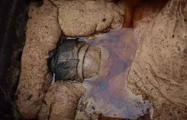 挖地基卻「挖到600年前的女人」!皮膚狀態根本剛下土 超狂防腐技巧考古學家全傻掉% 照片 挖地基卻「挖到600年前的女人」!皮膚狀態根本剛下土 超狂防腐技巧考古學家全傻掉