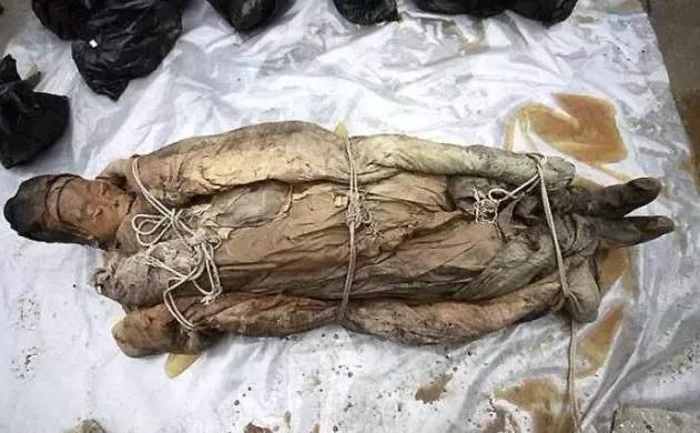 挖地基卻「挖到600年前的女人」!皮膚狀態根本剛下土 超狂防腐技巧考古學家全傻掉% 照片 挖地基卻「挖到600年前的女人」!皮膚狀態根本剛下土 超狂防腐技巧考古學家全傻掉