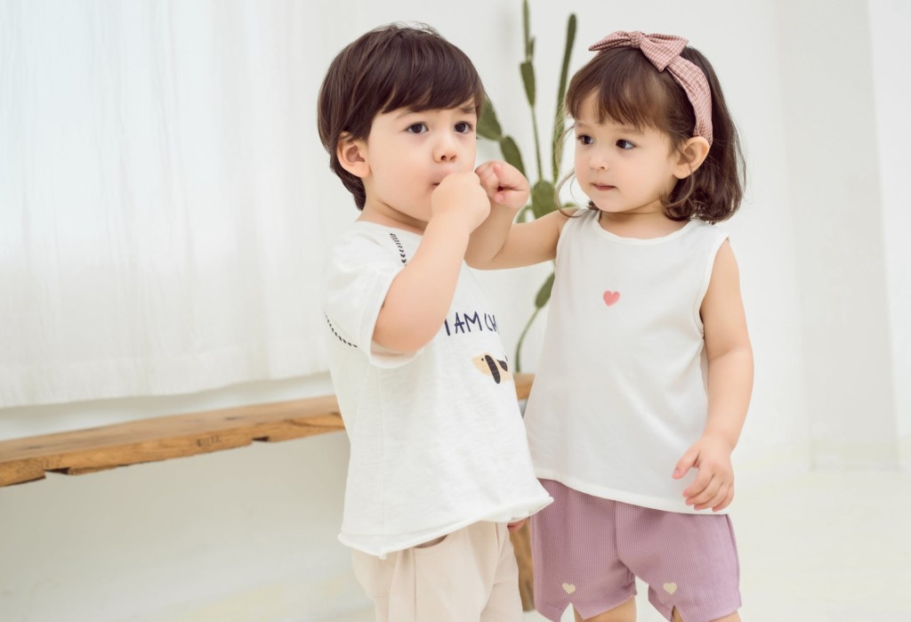 8歲就打趴魯蛇!男童情人節前打工「只為送全班女生玫瑰」 他:我女友不介意% 照片 8歲就打趴魯蛇!男童情人節前打工「只為送全班女生玫瑰」 他:我女友不介意