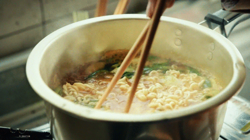 泡麵怎麼煮最好吃?網曝光「秒變御厨料理」的神級配料 加起司只是基本!% 照片 泡麵怎麼煮最好吃?網曝光「秒變御厨料理」的神級配料 加起司只是基本!