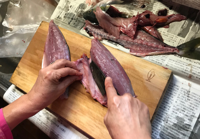生魚片怎麽吃最划算?主婦實測「盒裝生魚片VS整條自己切」竟發現價差超過5倍!% 照片 生魚片怎麽吃最划算?主婦實測「盒裝生魚片VS整條自己切」竟發現價差超過5倍!