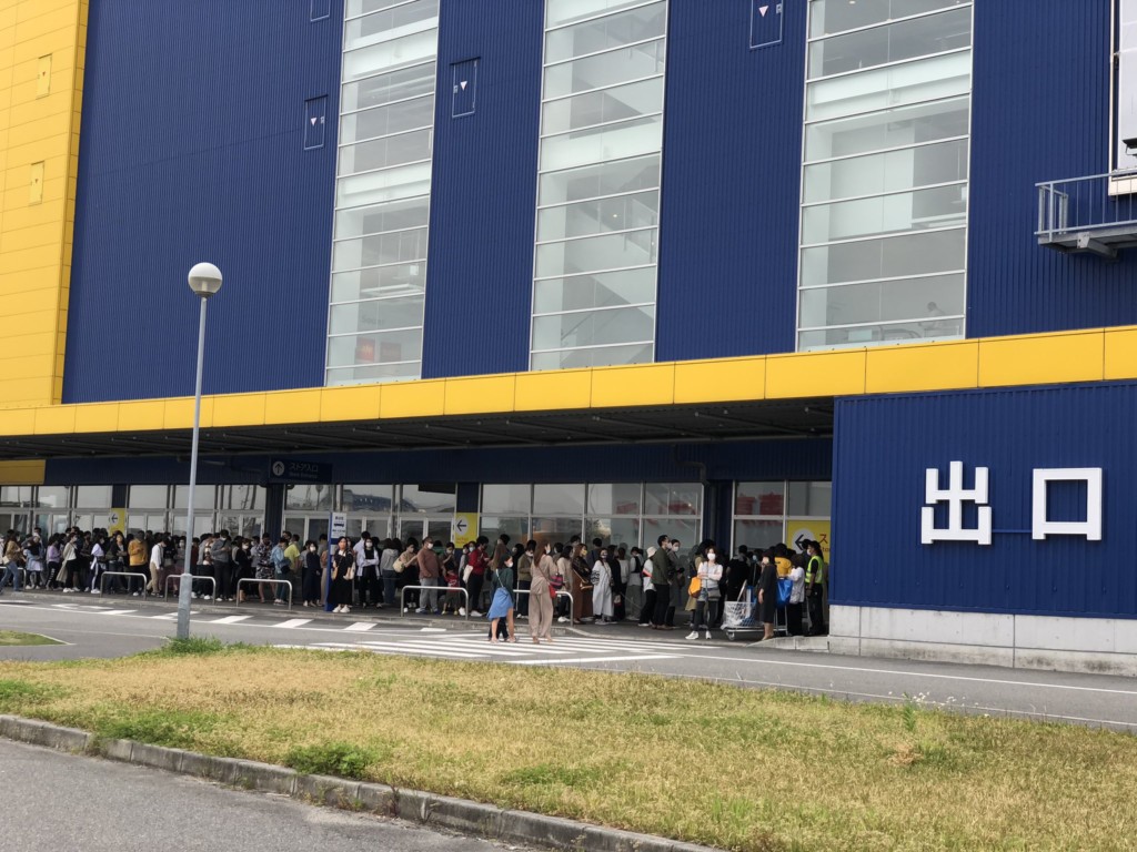 日政府規定「黃金週」必要才能出門 民眾「塞爆IKEA」搶肉丸!% 照片 日政府規定「黃金週」必要才能出門 民眾「塞爆IKEA」搶肉丸!