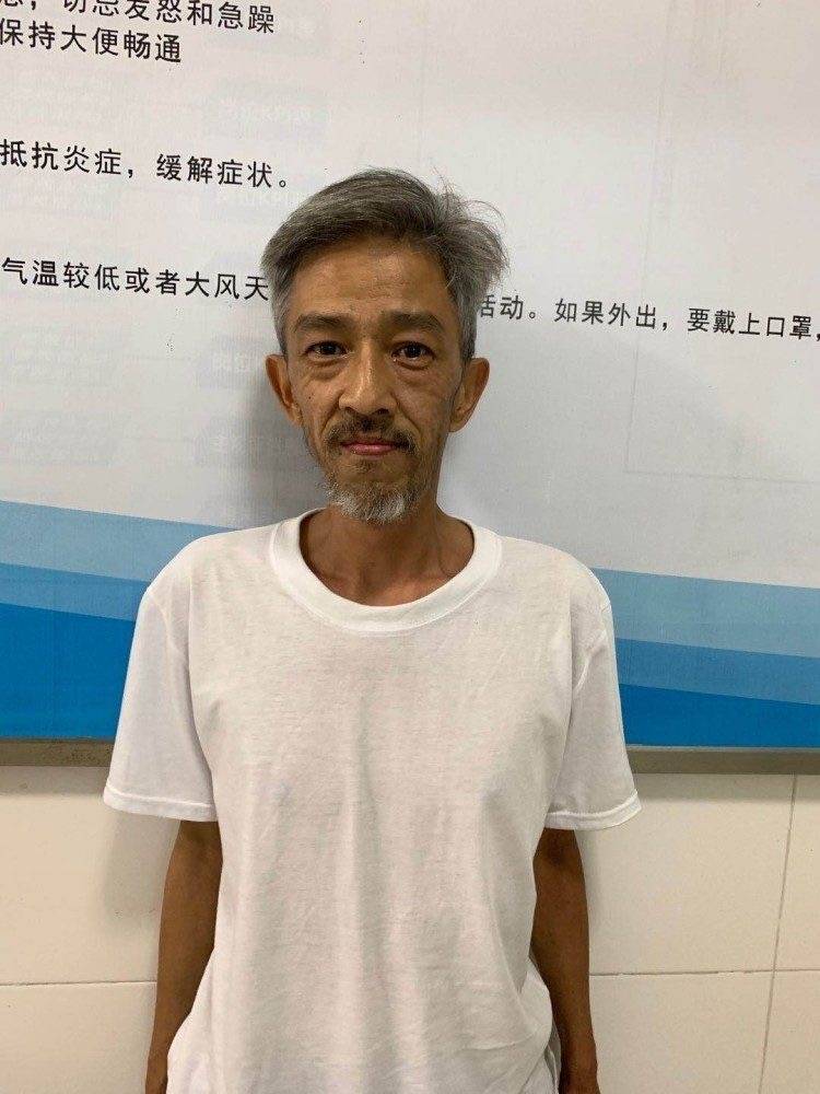 流浪漢自稱「住別墅+開跑車」 曝光「富豪身份」讓警察超傻眼!% 照片 流浪漢自稱「住別墅+開跑車」 曝光「富豪身份」讓警察超傻眼!