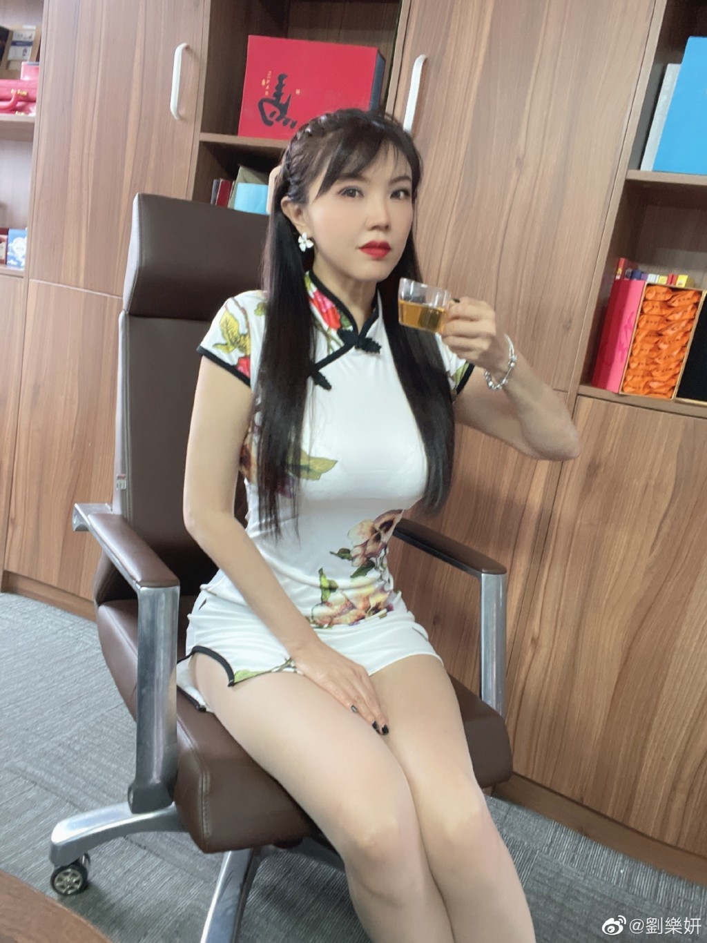 劉樂妍赴中國發展GG了　她坐路邊大哭：怎麼辦