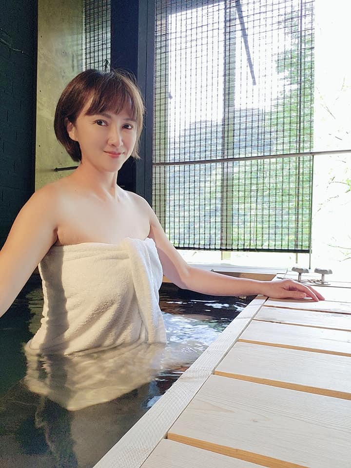 美女主播「全脫泡湯照」遭老公流出！本人崩潰：沒有馬賽克