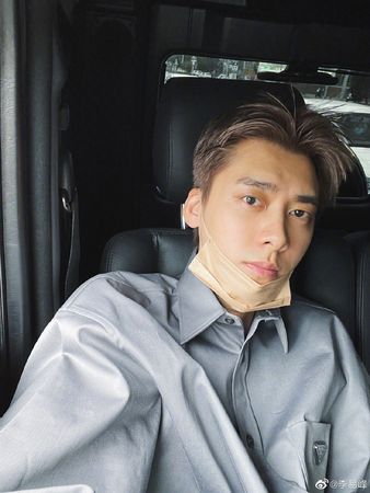 李易峰花錢約被捕!爆太摳「讓小姐騎YouBike回家」洩密